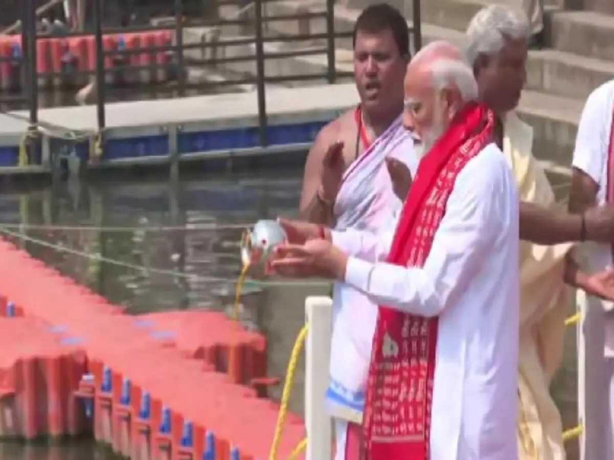 पीएम मोदी ने नामांकन से पहले गंगा पूजन किया